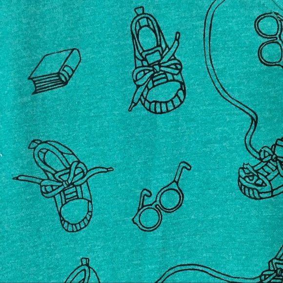 Men Jade Green V Neck Graphic Tee Sneaker Glasses - Picture 2 of 6